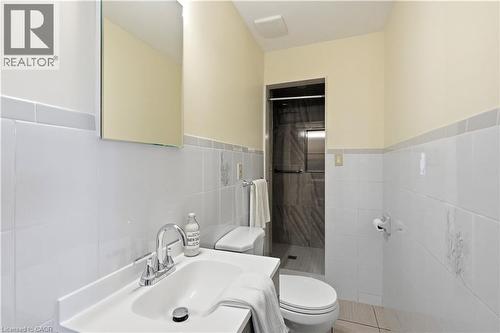 18 Marcel Place, Hamilton, ON - Indoor Photo Showing Bathroom