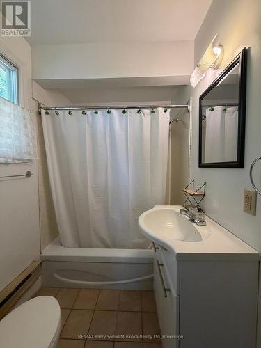 3 Robinson Road, Magnetawan (Ahmic Harbour), ON - Indoor Photo Showing Bathroom