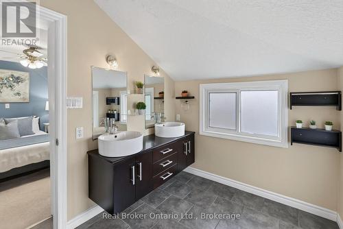 2 Herlan Avenue, Kitchener, ON - Indoor Photo Showing Bathroom