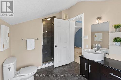 2 Herlan Avenue, Kitchener, ON - Indoor Photo Showing Bathroom