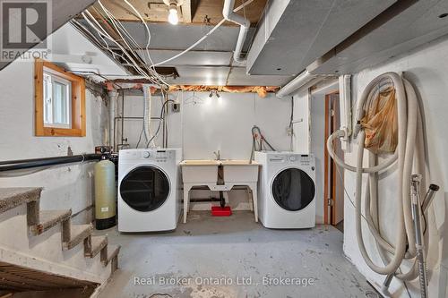 2 Herlan Avenue, Kitchener, ON - Indoor Photo Showing Laundry Room