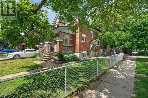 2 Herlan Avenue, Kitchener, ON - Outdoor