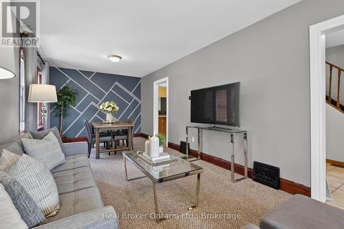 2 Herlan Avenue, Kitchener, ON - Indoor Photo Showing Living Room