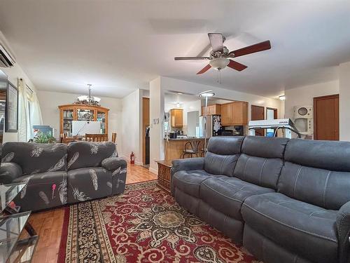 256 1St Avenue W, Souris, MB - Indoor Photo Showing Living Room