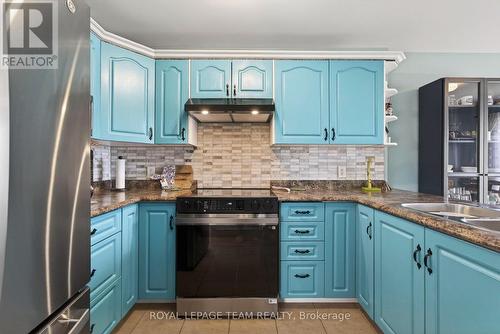 106 Hemlock Crescent, Cornwall, ON - Indoor Photo Showing Kitchen With Double Sink