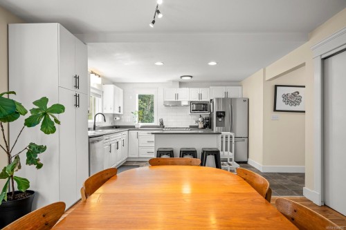 3220 Sutton Rd, Cumberland, BC 