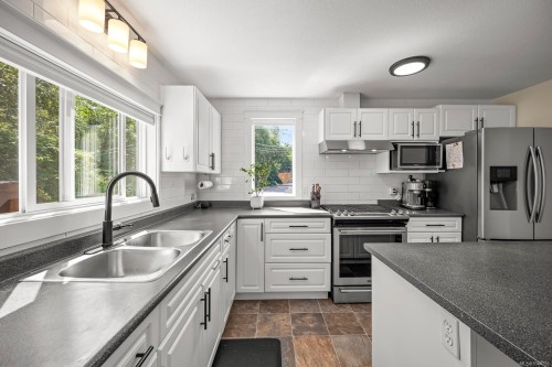 3220 Sutton Rd, Cumberland, BC 