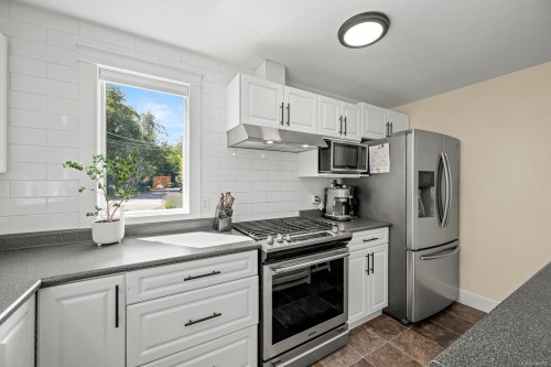 3220 Sutton Rd, Cumberland, BC 