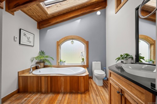 3220 Sutton Rd, Cumberland, BC 