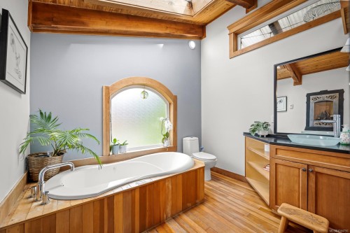 3220 Sutton Rd, Cumberland, BC 