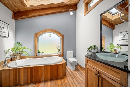 3220 Sutton Rd, Cumberland, BC 