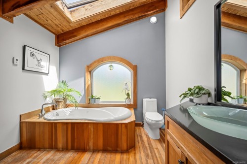 3220 Sutton Rd, Cumberland, BC 