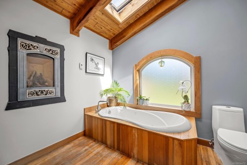 3220 Sutton Rd, Cumberland, BC 