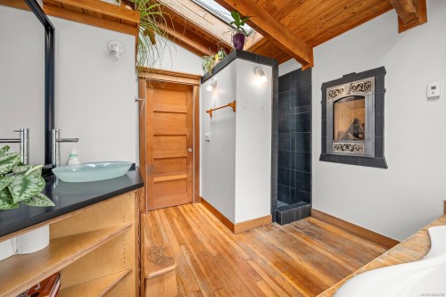 3220 Sutton Rd, Cumberland, BC 