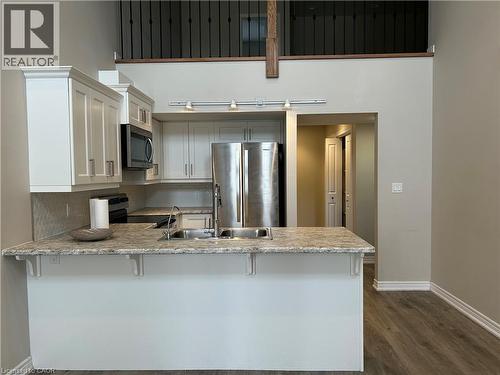 992 Windham Centre Road Unit# 1, Windham Centre, ON - Indoor Photo Showing Kitchen