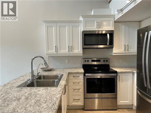 992 Windham Centre Road Unit# 1, Windham Centre, ON - Indoor Photo Showing Kitchen With Double Sink