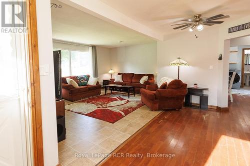 223 Division Street, South Bruce Peninsula, ON - Indoor Photo Showing Living Room