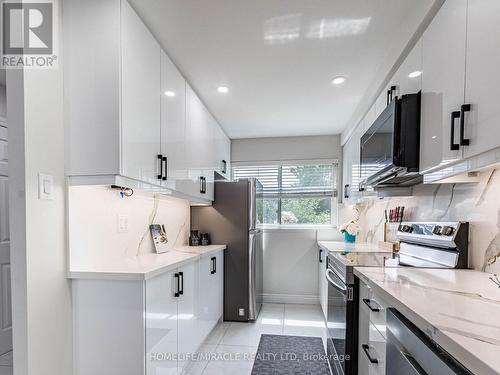 124 - 180 Mississauga Valley Boulevard, Mississauga, ON - Indoor Photo Showing Kitchen