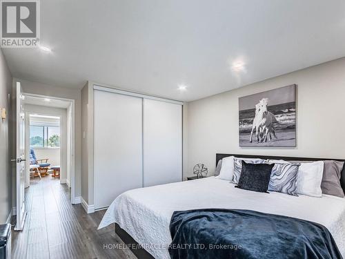 124 - 180 Mississauga Valley Boulevard, Mississauga, ON - Indoor Photo Showing Bedroom