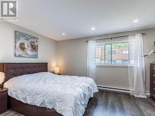 124 - 180 Mississauga Valley Boulevard, Mississauga, ON - Indoor Photo Showing Bedroom