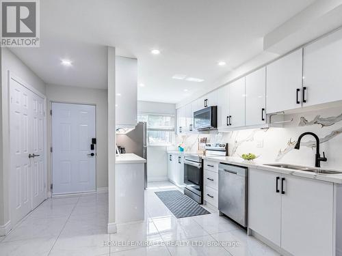 124 - 180 Mississauga Valley Boulevard, Mississauga, ON - Indoor Photo Showing Kitchen