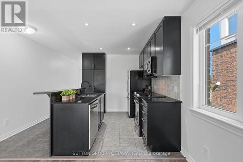 Kitchen - Centre Island - 2563 Longfields Drive, Ottawa, ON - Indoor Photo Showing Kitchen