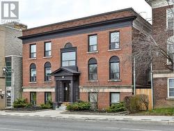 12 - 915 ST CLAIR AVENUE W Toronto, ON M6C 1C7