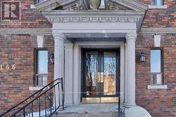 12 - 166 EASTBOURNE AVENUE Toronto, ON M5P 2G6