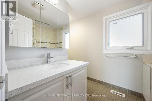 8 Lansbury Drive, Toronto, ON - Indoor Photo Showing Bathroom