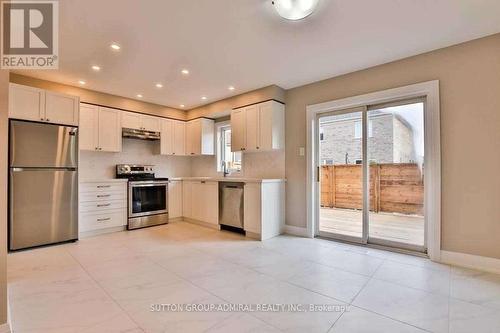99 Maple Sugar Lane, Vaughan, ON - Indoor Photo Showing Kitchen