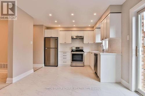 99 Maple Sugar Lane, Vaughan, ON - Indoor Photo Showing Kitchen