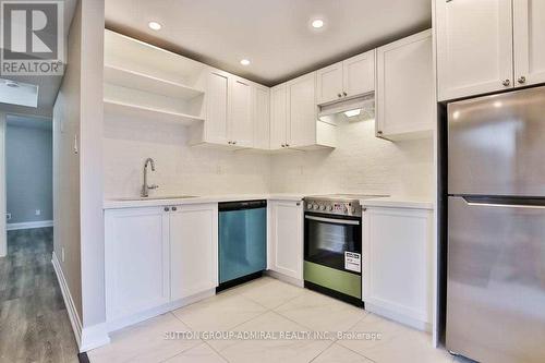 99 Maple Sugar Lane, Vaughan, ON - Indoor Photo Showing Kitchen