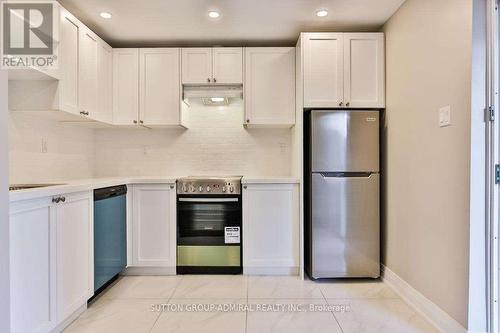 99 Maple Sugar Lane, Vaughan, ON - Indoor Photo Showing Kitchen
