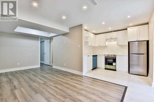 99 Maple Sugar Lane, Vaughan, ON - Indoor Photo Showing Kitchen