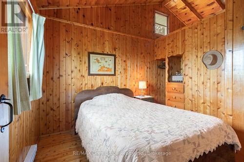 263 Eagle Road, Northern Bruce Peninsula, ON - Indoor Photo Showing Bedroom