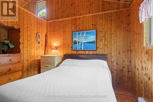 263 Eagle Road, Northern Bruce Peninsula, ON - Indoor Photo Showing Bedroom