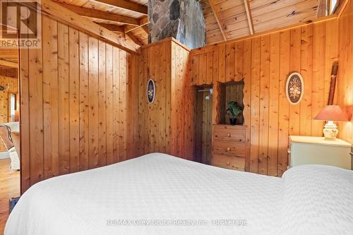 263 Eagle Road, Northern Bruce Peninsula, ON - Indoor Photo Showing Bedroom