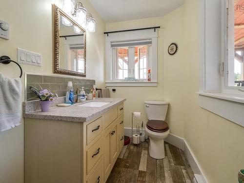 1013 Fall Brook Road, Mcphersons Mills, NS - Indoor Photo Showing Bathroom