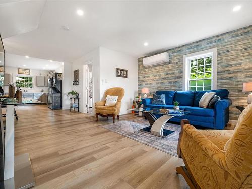 96 Faulkland Street, Pictou, NS - Indoor Photo Showing Living Room