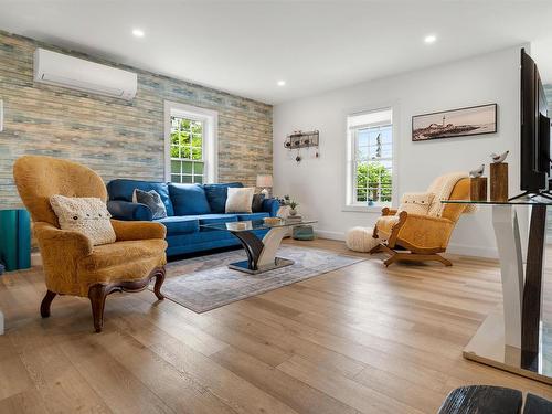 96 Faulkland Street, Pictou, NS - Indoor Photo Showing Living Room