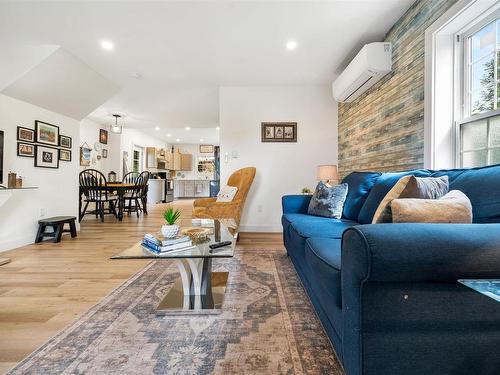 96 Faulkland Street, Pictou, NS - Indoor Photo Showing Living Room