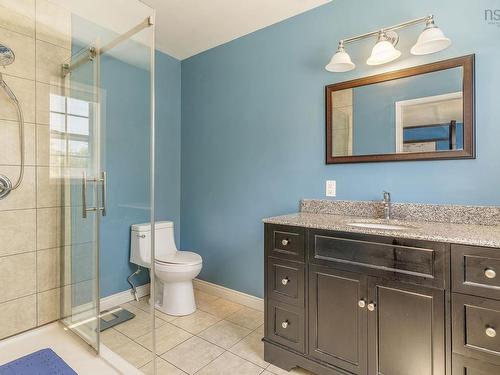 10 Westwood Drive, Dartmouth, NS - Indoor Photo Showing Bathroom
