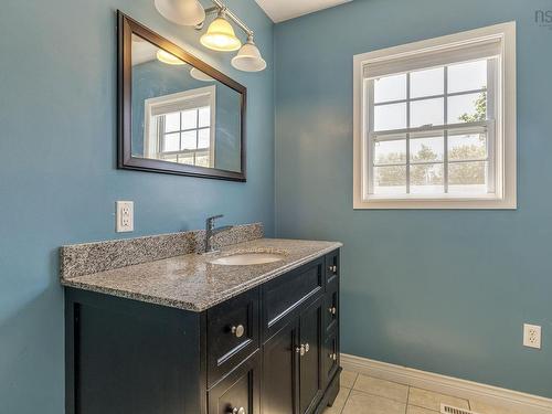 10 Westwood Drive, Dartmouth, NS - Indoor Photo Showing Bathroom