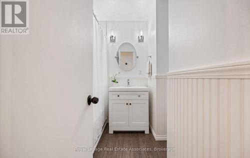 main bathroom - 7462 15 Side Road, Halton Hills, ON - Indoor Photo Showing Bathroom