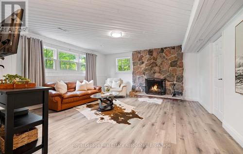 7462 15 Side Road, Halton Hills, ON - Indoor Photo Showing Living Room With Fireplace
