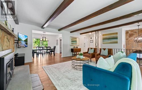 7462 15 Side Road, Halton Hills, ON - Indoor Photo Showing Living Room