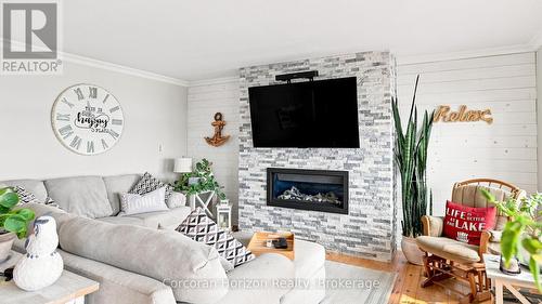 380 Robins Point Road, Tay (Victoria Harbour), ON - Indoor Photo Showing Living Room With Fireplace