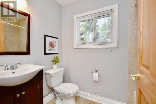 Main 4-piece bathroom - 5818 Victoria Park Road, Ramara, ON - Indoor Photo Showing Bathroom