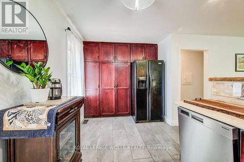 17 Crestwood Avenue, Kitchener, ON - Indoor Photo Showing Kitchen