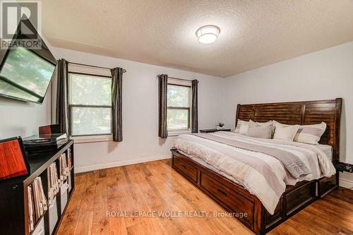 17 Crestwood Avenue, Kitchener, ON - Indoor Photo Showing Bedroom